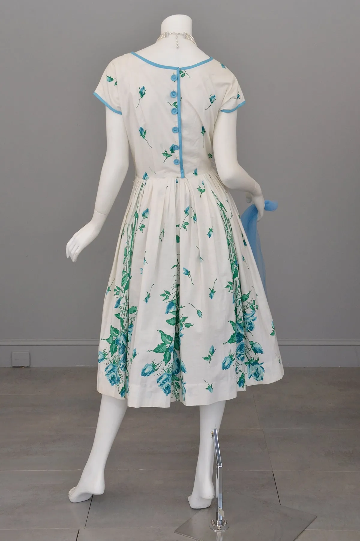 1950s Novelty Print Blue Roses on White 50s Dress